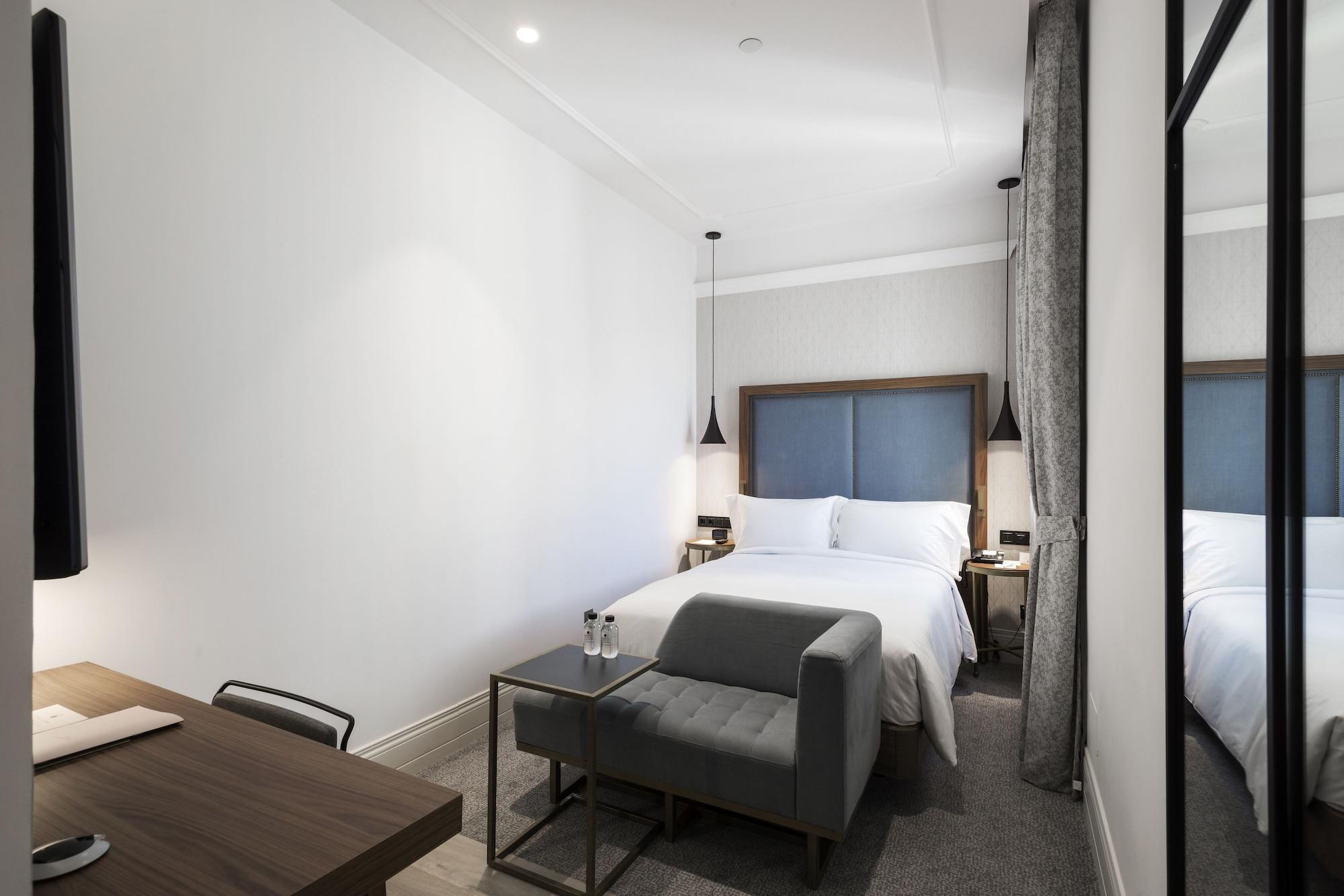 Doubletree By Hilton Madrid-Prado Hotel Exterior photo